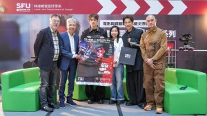 Prof Stephen CHEUNG Yan-leung, President of SFU, presented souvenirs to the guests.