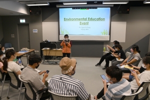 明專幼兒教育高級文憑及幼兒教育 (榮譽) 學士學位課程學生參與幼師環境教育培訓工作坊。 