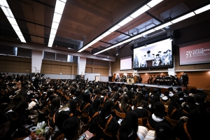 聖方濟各大學（方大）與明愛白英奇專業學校於今日（2024年12月7日）舉行2024年度聯校畢業典禮，是次亦為方大正名後首次舉辦畢業典禮。兩校於2024年共有超過1,300位畢業生，獲頒發碩士、學士學位、副學士、高級文憑及文憑課程證書。