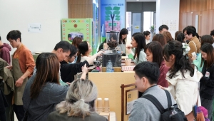 Participants showcased their achievements, works and mid-term results in the form of exhibition panels and booths.