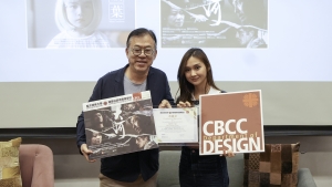 Mr CHAN Shu Chi, Programme Leader of Higher Diploma in Film and Media Production, CBCC, presented a Certificate of Appreciation to Ms Santis CHAN.