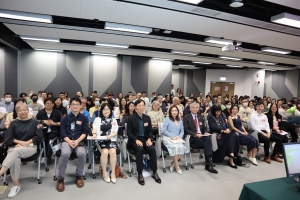 方大全力协助香港档案学会举办「香港国际档案週2025」，共同为 「档案无界」这个主题目标而努力，保存香港集体回忆。