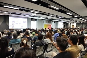 方大全力协助香港档案学会举办「香港国际档案週2025」，共同为 「档案无界」这个主题目标而努力，保存香港集体回忆。