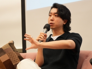 Sharing Guest Director Mr Jason CHU.