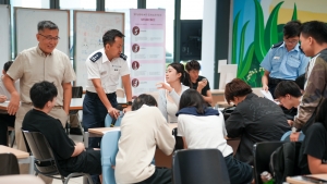 香港警务处于圣方济各大学校园举行「警察·大学招募快线Police University Recruitment Express (PURE)」活动。