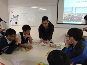 老師於本校配樂房進行講解