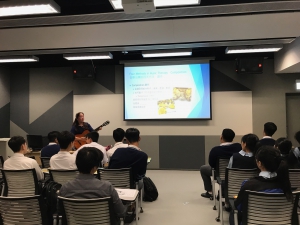 Demonstration by music therapist