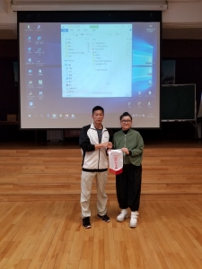 天主教新民書院致送紀念旗