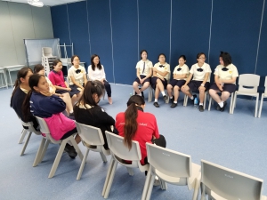 中四及中五學生們