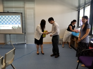 樂恩學校致送紀念旗